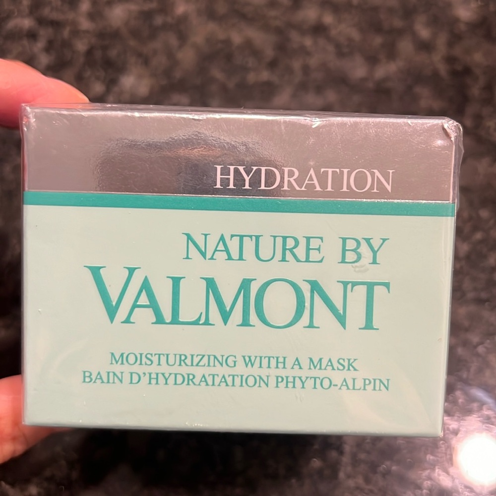 Brand New In Seal Valmont Hydration Mask